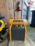 Dewalt 4.5 Gallon Air Compressor