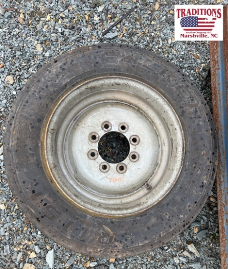 215/75R17.5 Wheel and Tire