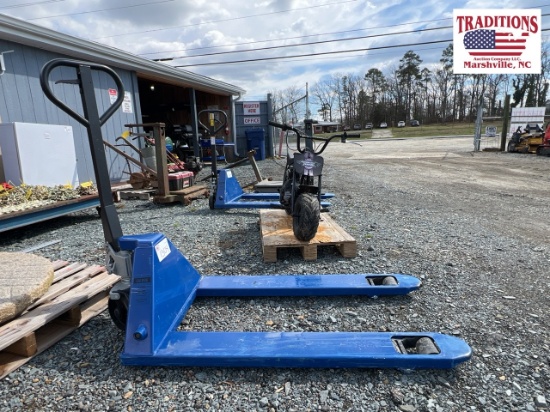 ULINE  H-7504 Industrial 5500lb Pallet Jack