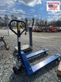 ULINE  H-7504 Industrial 5500lb Pallet Jack