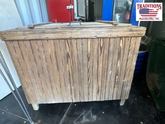 Wood Grain Box with Lid