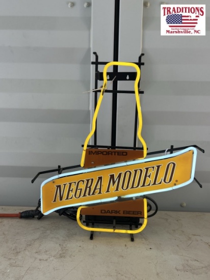 Negra Modelo Neon