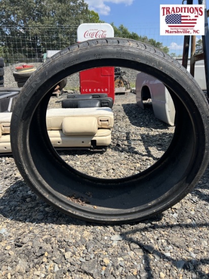 Nexen 275/30ZR24 Tire