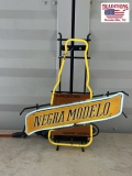 Negra Modelo Neon