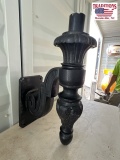 Cast Light Mount