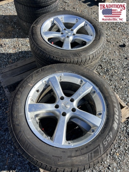 4 5 Lug Wheels w Roadtour 225/60R18 Tires