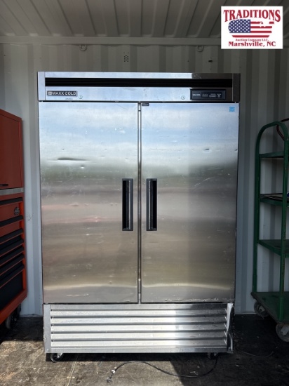 MAXX COLD Industrial Cooler 31x83x54