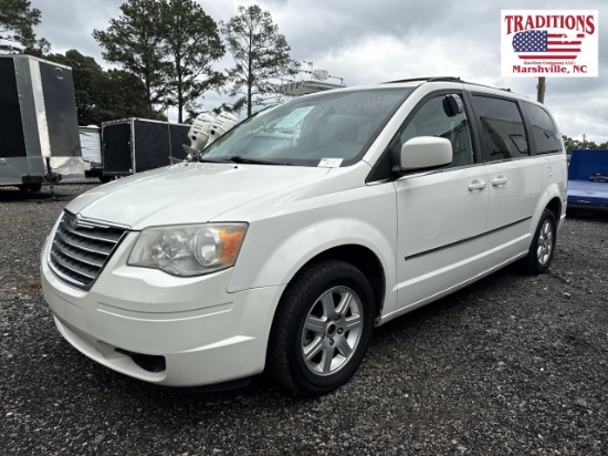 2010 Chrysler Town & Country Touring VIN 1841