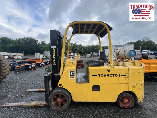 Towmotor 670S Forklift