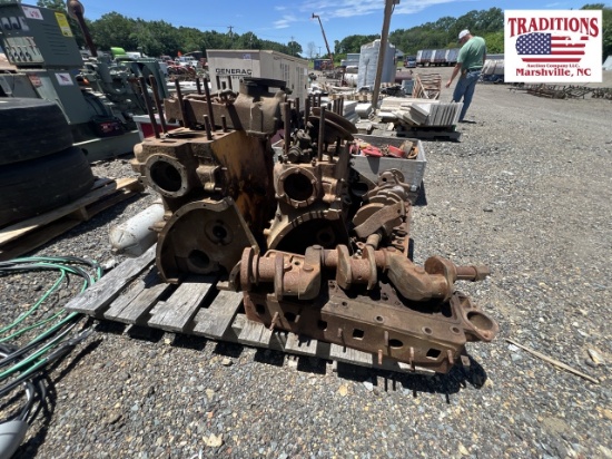 Mixed Lot: Engine Parts