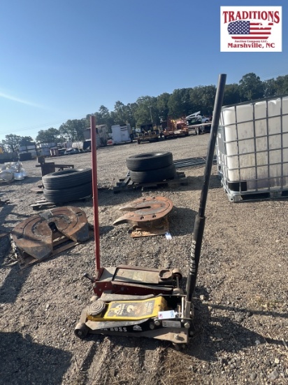 Mixed Lot: Quantity of 2 Jacks