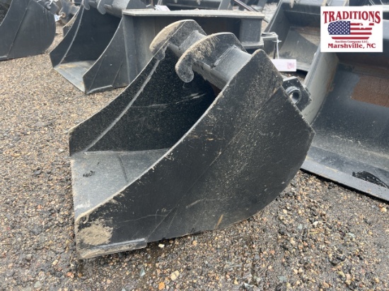 Quick Attach 18" Smooth Bucket
