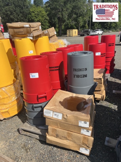 12-32 Gallon Trash Cans with Grey Lids