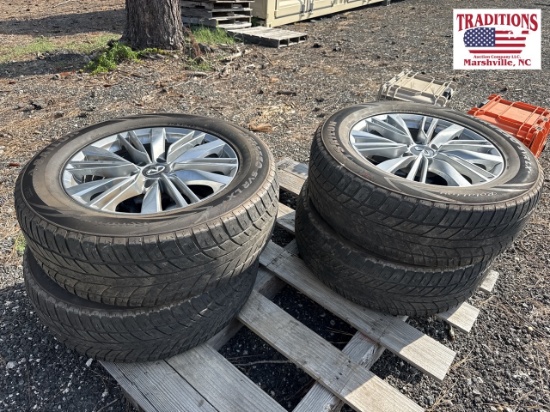 Set of 4 Infiniti Wheels w 275:60R20 Tires
