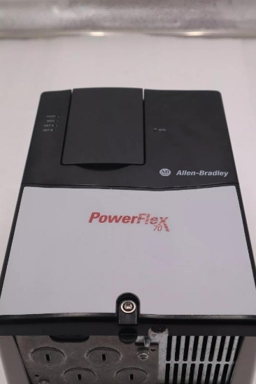 NEW Allen-Bradley PowerFlex 70 20AD011A0AYNANC0 No HIM AC Drive