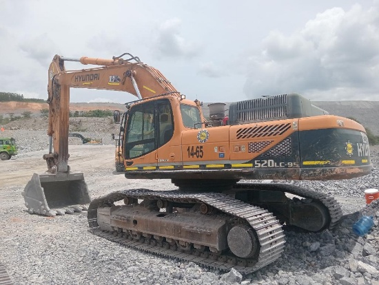 2017 HYUNDAI EXCAVATOR MOD 520 LC-9S, SN LH000924, BUCKET CAP 2.15 m3, AC, ENGINE CUMMINS, HR 843,