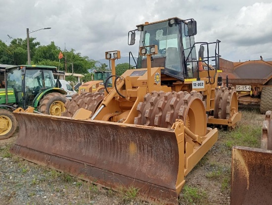1996 CATERPILLAR SOIL COMPACTOR MODEL 825G, SN 6RN00267, HR 22453.7 AC, MAINTENANCE ON TIME, LOCATED