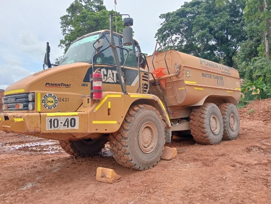 2011 CAT MODEL 725 WATER TANK ARTICULATED TRUCK, WORKING AT MINE, AC, MAINTENANCE ON TIME