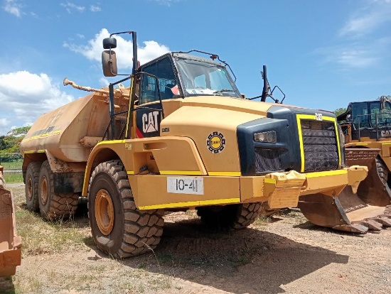 2014 CAT 740B ARTICULATED WATER TANK TRUCK, SN L4F03052, HR 28524, AC, TANK CAPACITY 8000 GLLS,