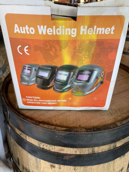 Auto welding helmet