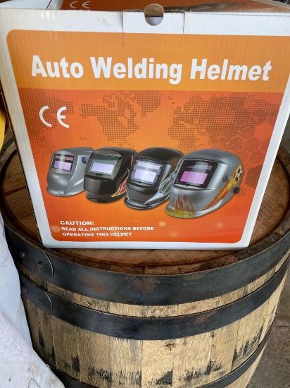 Auto welding helmet