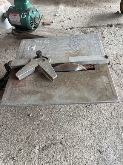 red table saw