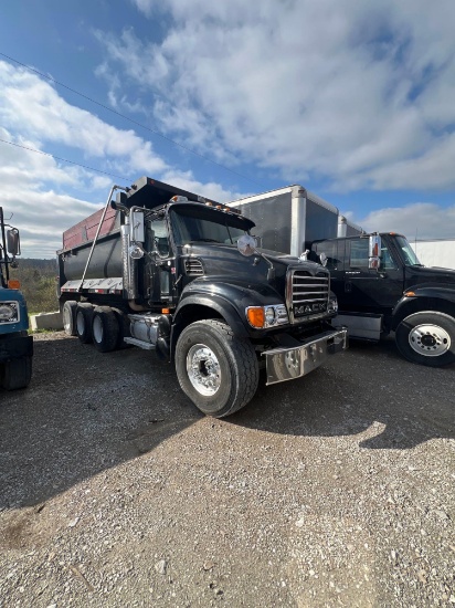 2007 Mack CV700 tri-axle dump