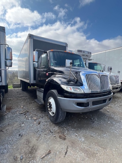 2015 IH box truck w/26 ft box
