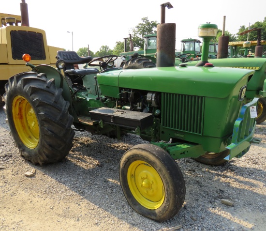 820 JD TRACTOR