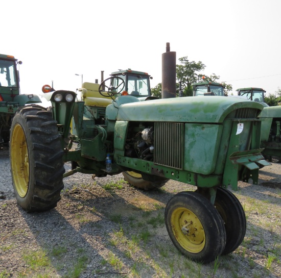 2520 JD TRACTOR