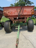 HYDRAULIC CENTER DUMP GRAVITY WAGON