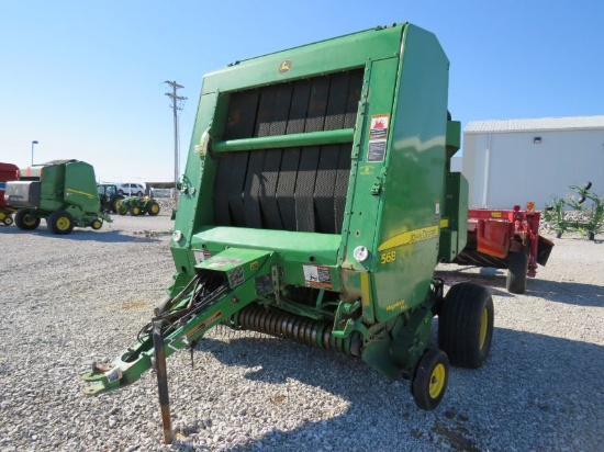 2010 JD 568 ROUND BALER