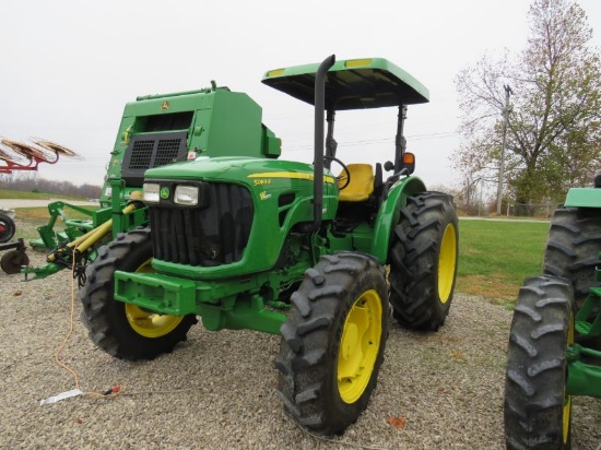 2013 JD 5083E TRACTOR