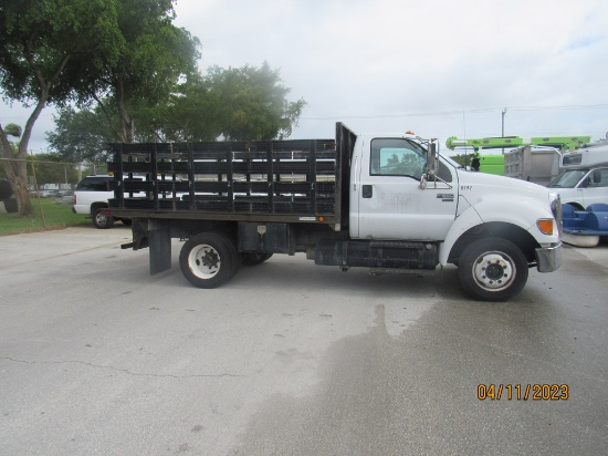 2005 Ford F-650 Super Duty Cab & Chassis (ProLoader)