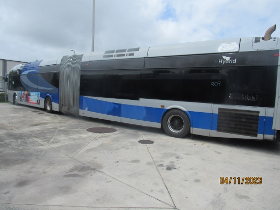 2009 New Flyer 60 ft Articulated Hybrid Transit Bus