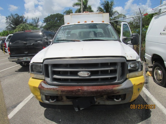 2002 Ford F-350 4-Door Cab & Chassis