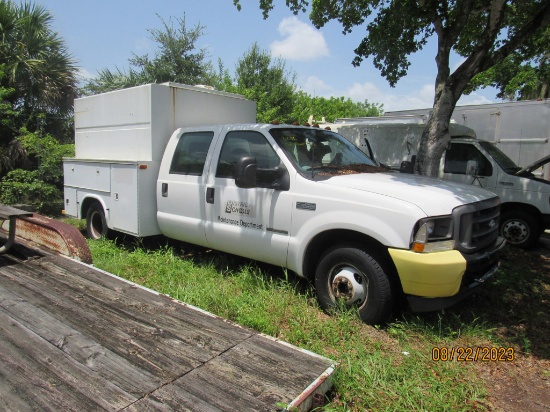 2002 Ford F-350 4-Door Cab & Chassis