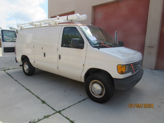 2005 Ford E-350 Van