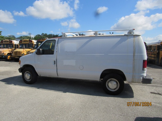 2005 Ford E-350 Van