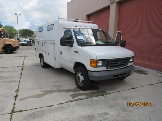 2007 Ford E-350 Cab & Chassis