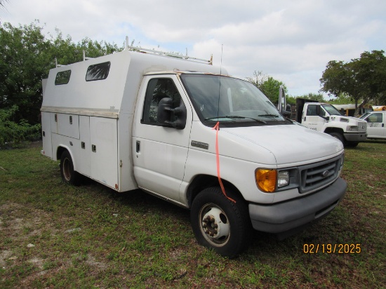 2007 Ford E-350 Cab & Chassis Utility Body