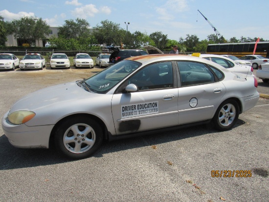 2003 Ford Taurus SE