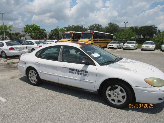 2004 Ford Taurus SE