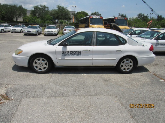 2005 Ford Taurus SE