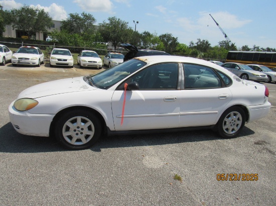 2005 Ford Taurus SE