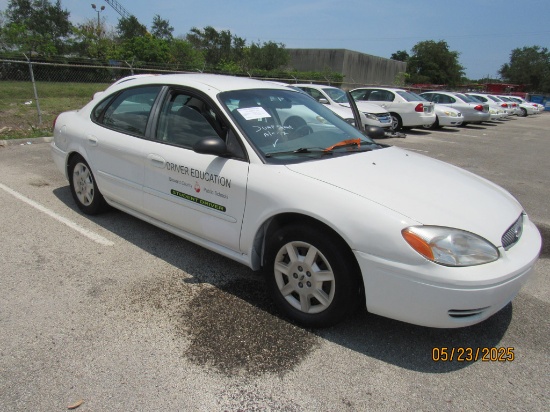 2006 Ford Taurus SE