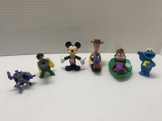 6 Plastic Play Figures including Mickey Mouse.