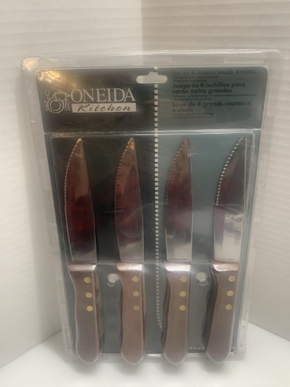 Oneida set of 4 Steak Knives