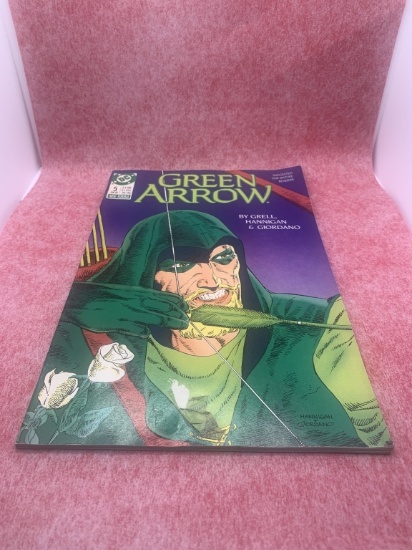 Set 2 DC Green Arrow Comic Books No 5 & 8