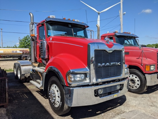 2015 Mack Titan tandem axle day cab, Mack MP10 605 H.P. 16L engine, Fuller 18sp manual transmission,